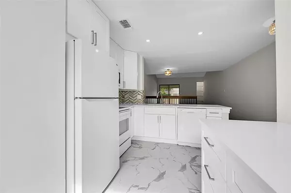 Coral Springs, FL 33065,2578 Riverside Dr #421