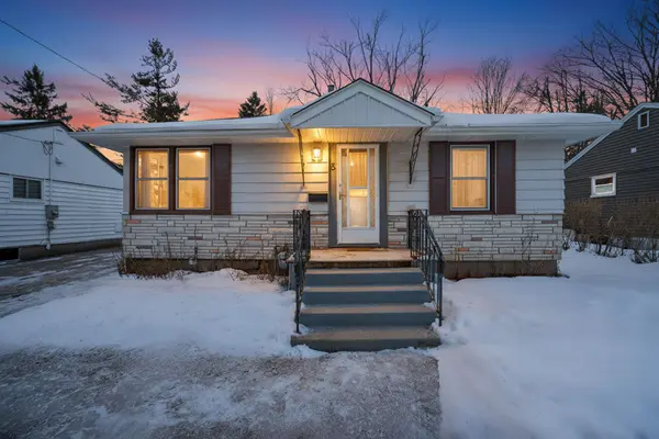 8 Newton ST #Upper Unit, Barrie, ON L4M 3N3