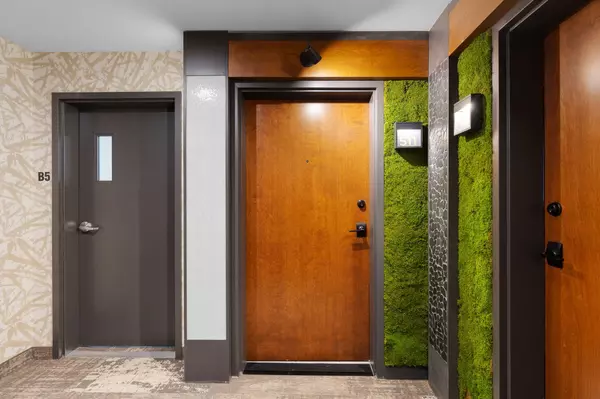 Barrie, ON L9J 0J8,15 KNEESHAW DR #511