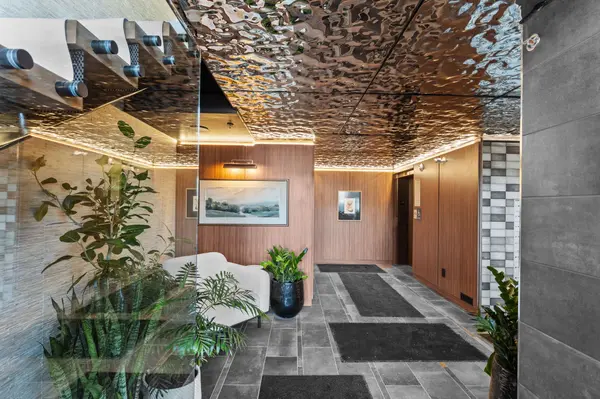 Barrie, ON L9J 0J8,15 KNEESHAW DR #511