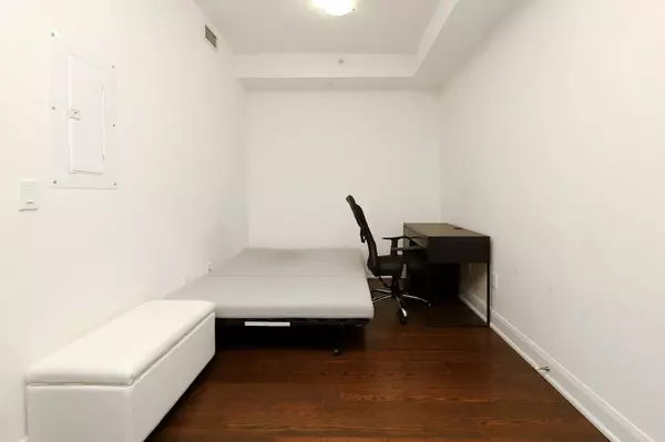 Oakville, ON L6H 0H1,2480 Prince Michael DR #433