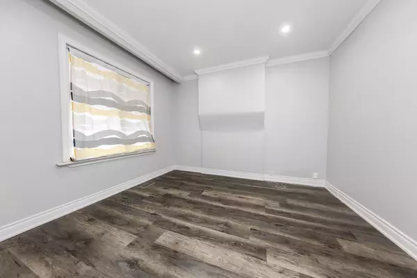 Toronto W02, ON M6H 4B5,1113 Dufferin ST