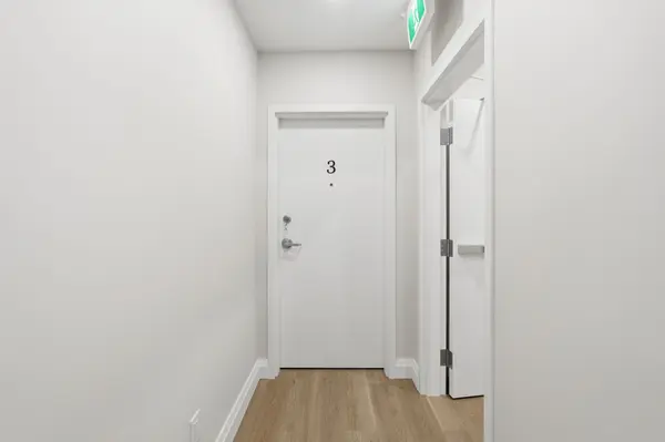 Hamilton, ON L8L 1L9,231 Park ST N #4