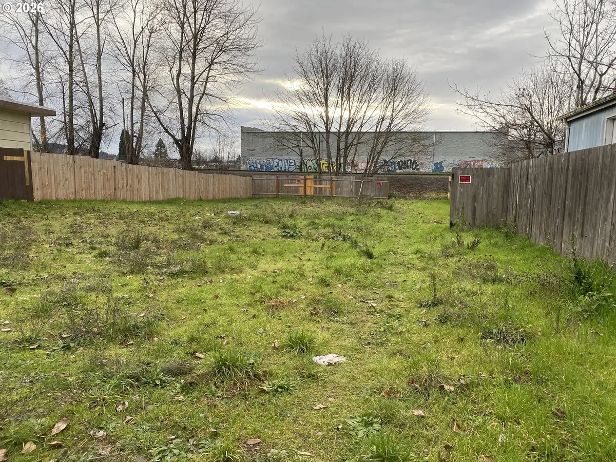 Eugene, OR 97402,380 WILKIE ST