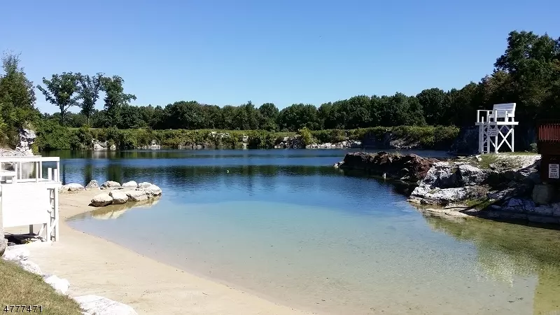 Hamburg Boro, NJ 07419,100 Heritage Ln