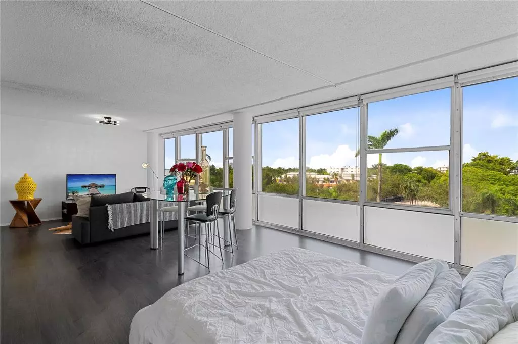 Miami Beach, FL 33141,900 Bay Dr #313