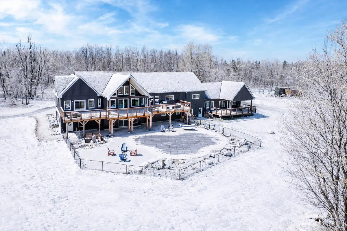 Oro-medonte, ON L0K 1N0,5385 8 Line N