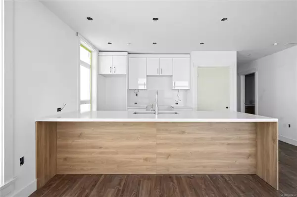 Nanaimo, BC V9V 1W4,6320 Sentinal Dr #211