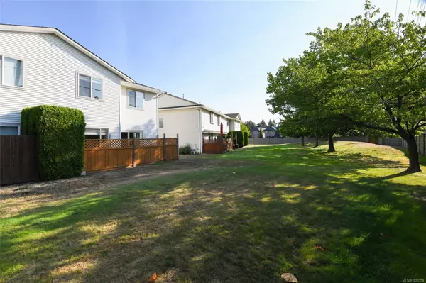 Comox, BC V9M 3X4,717 Aspen Rd #5