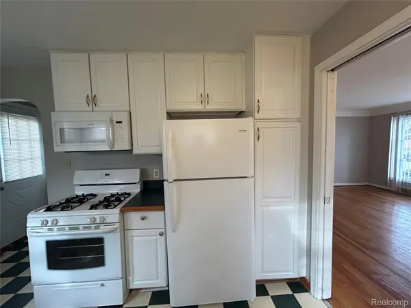 Redford, MI 48240,17697 OLYMPIA