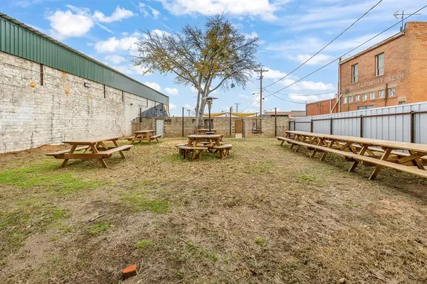 De Leon, TX 76444,124 W Gonzales Avenue