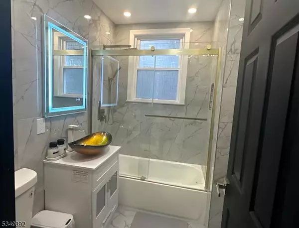 Newark City, NJ 07112,365 Leslie St