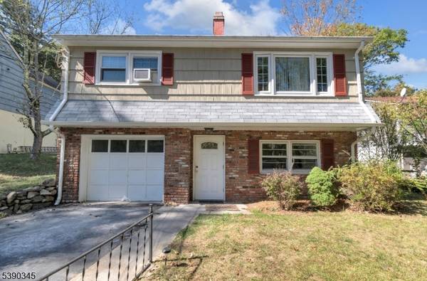 35 Smokey Ridge Rd, Ringwood Boro, NJ 07456