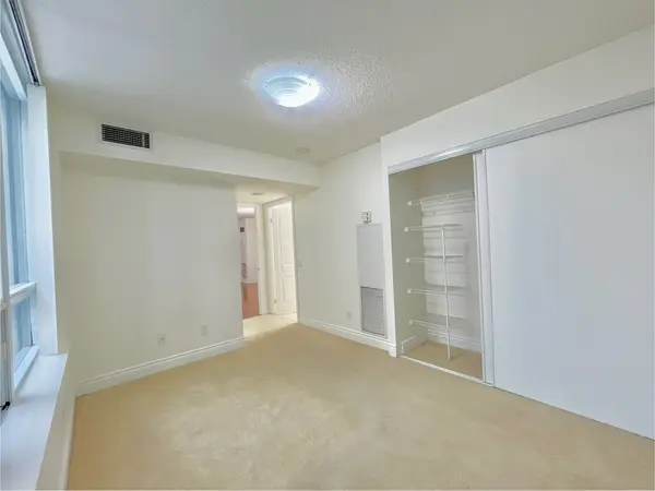 Toronto C14, ON M2N 7A2,15 Northtown WAY #818