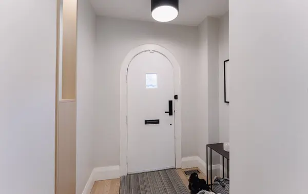 Toronto C04, ON M5N 2M4,25 Gilgorm RD