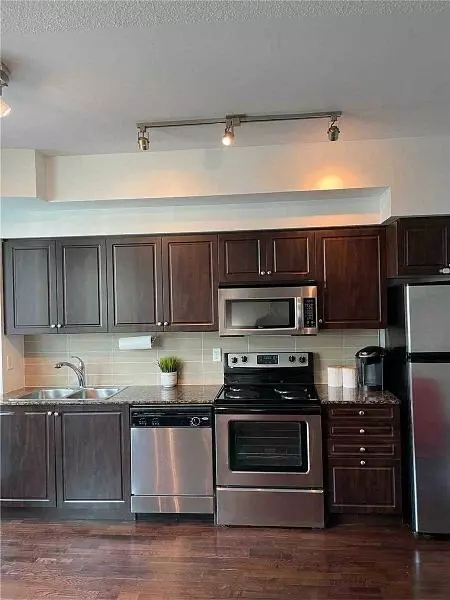 Toronto C01, ON M5V 4A1,209 Fort York BLVD #368