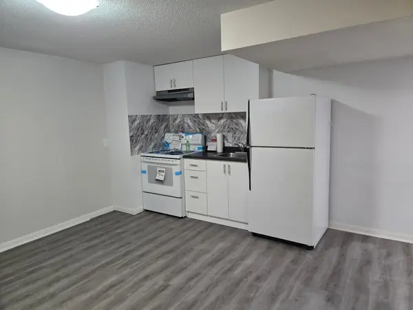 Whitby, ON L1R 3G8,9 Vanier ST #BSMT