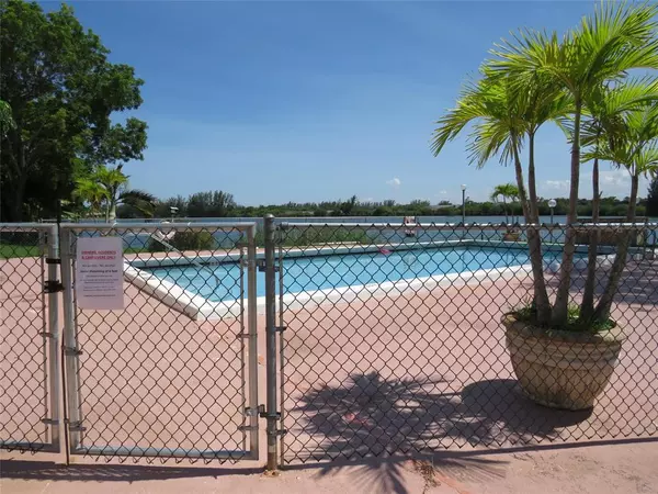 Deerfield Beach, FL 33064,4491 Crystal Lake Dr #203B