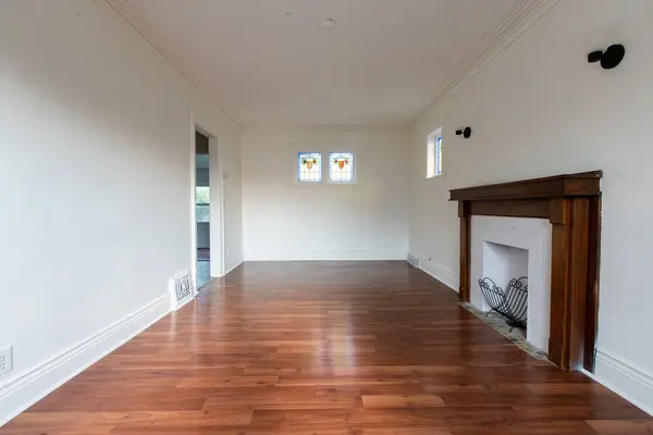 Hamilton, ON L8K 2K7,49 Province ST S