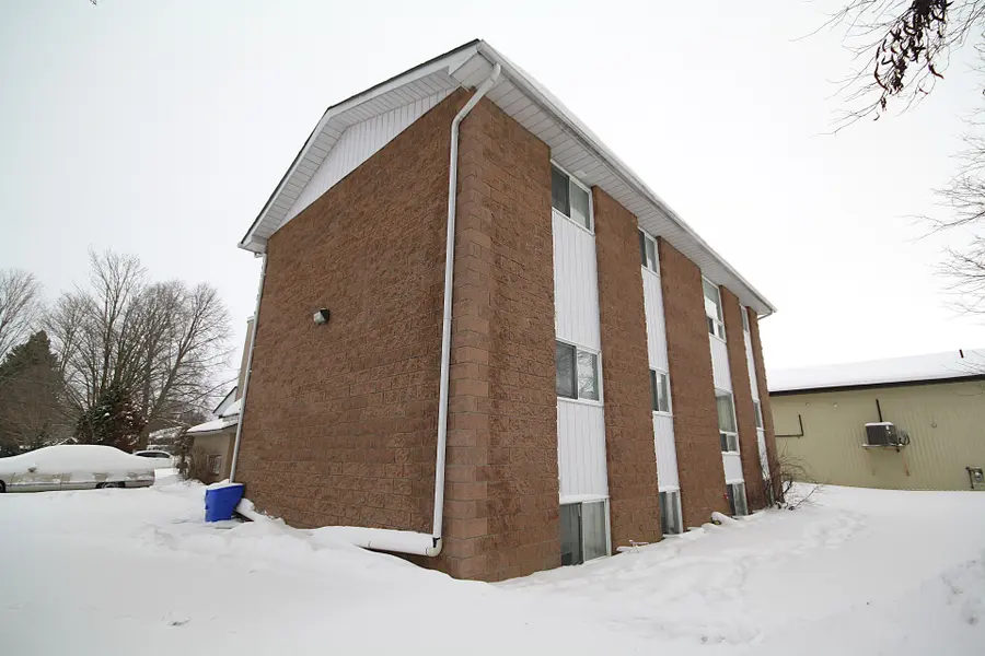 12 SHAW ST, Springwater, ON L0L 1P0
