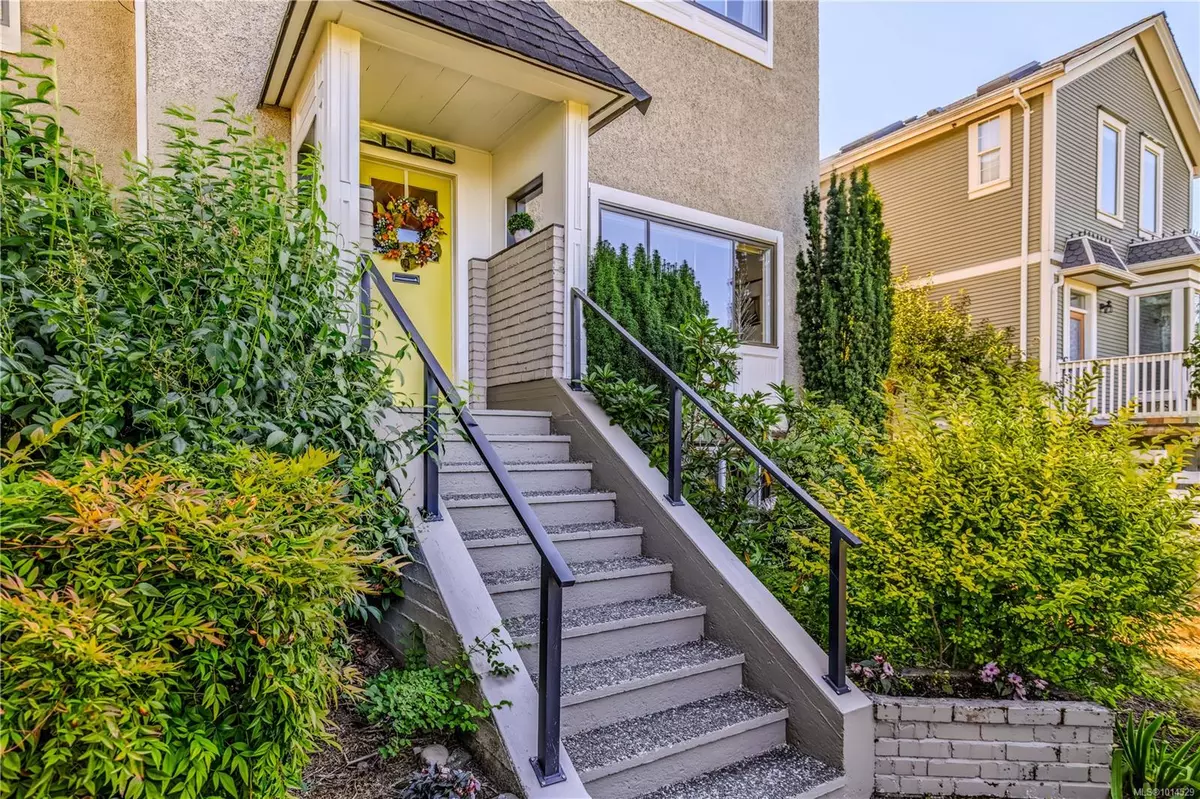 Nanaimo, BC V9R 2K8,377 Milton St