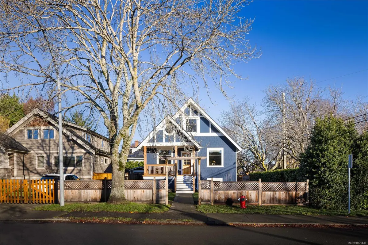 Oak Bay, BC V8S 2R5,2194 Central Ave