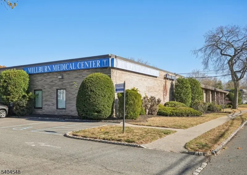 25 E Willow St, Millburn Twp., NJ 07041