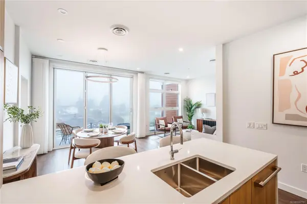 9570 Fifth St #307, Sidney, BC V8L 2W5