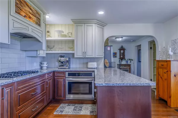 Nanaimo, BC V9R 2K8,377 Milton St