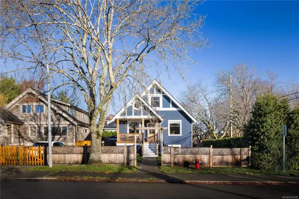 2194 Central Ave, Oak Bay, BC V8S 2R5