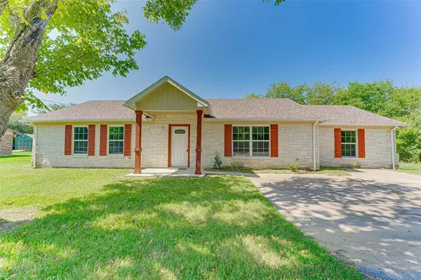 506 E Broadmore Avenue, Wills Point, TX 75169