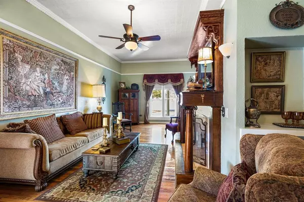 Granbury, TX 76048,123 W Doyle Street