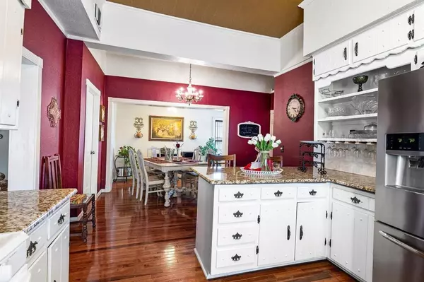 Granbury, TX 76048,123 W Doyle Street