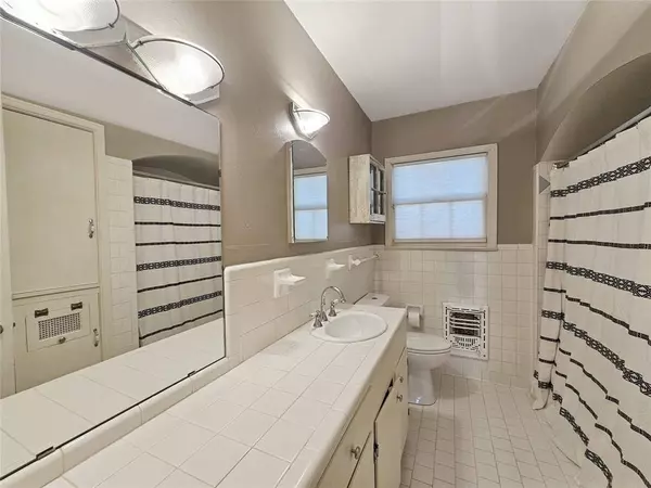 Dallas, TX 75211,2715 Burlington Boulevard