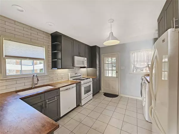 Dallas, TX 75211,2715 Burlington Boulevard