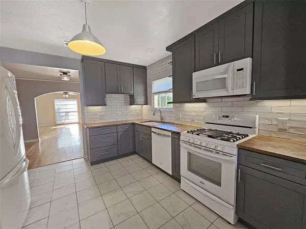 Dallas, TX 75211,2715 Burlington Boulevard