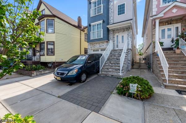 14 Spencer St, Elizabeth City, NJ 07202