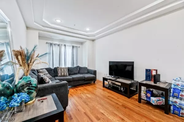 Elizabeth City, NJ 07202,14 Spencer St