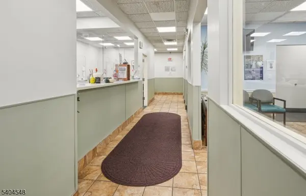 25 E Willow St, Millburn Twp., NJ 07041