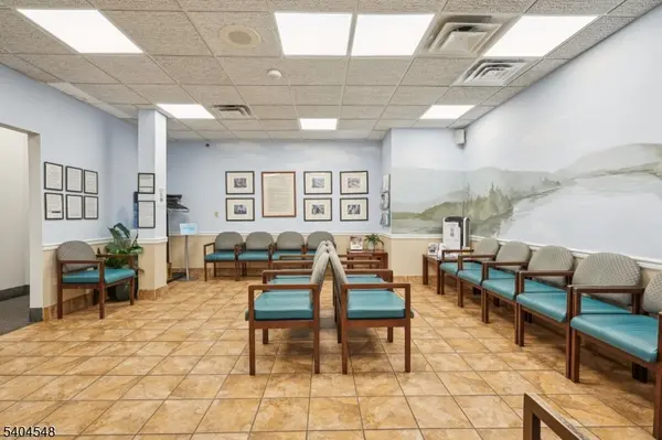 25 E Willow St, Millburn Twp., NJ 07041