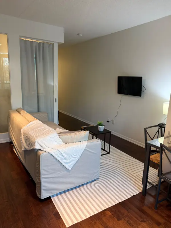 Toronto C01, ON M5V 4A1,209 Fort York BLVD #368