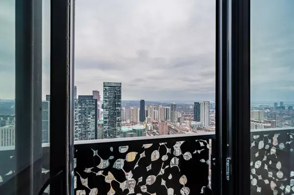 Toronto C08, ON M4Y 0J1,55 Charles ST E #4301