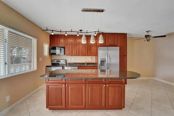 Fort Lauderdale, FL 33306,2895 NE 32nd St #206