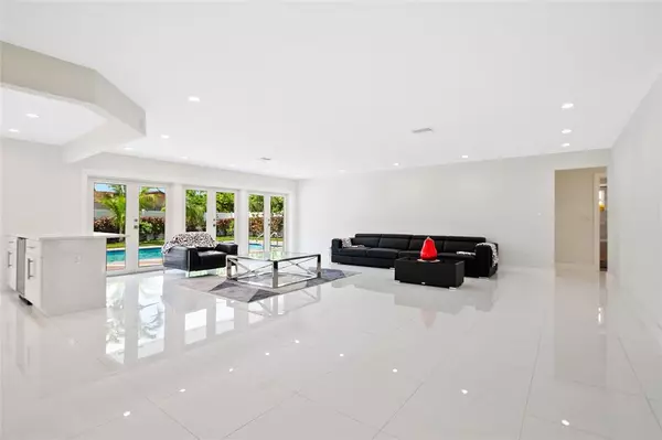 Miami, FL 33179,21100 Highland Lakes Blvd