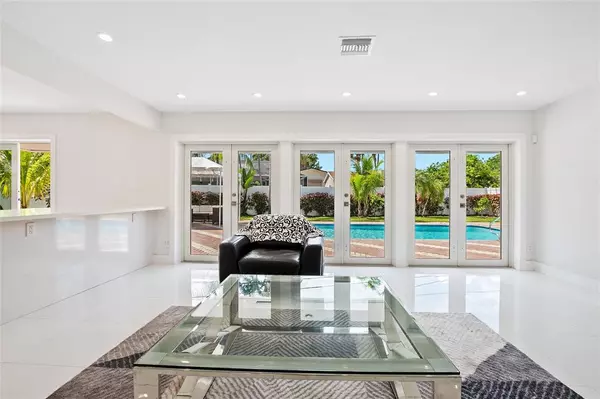 Miami, FL 33179,21100 Highland Lakes Blvd