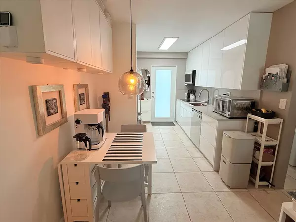 Pompano Beach, FL 33062,3223 NE 12th St #6E