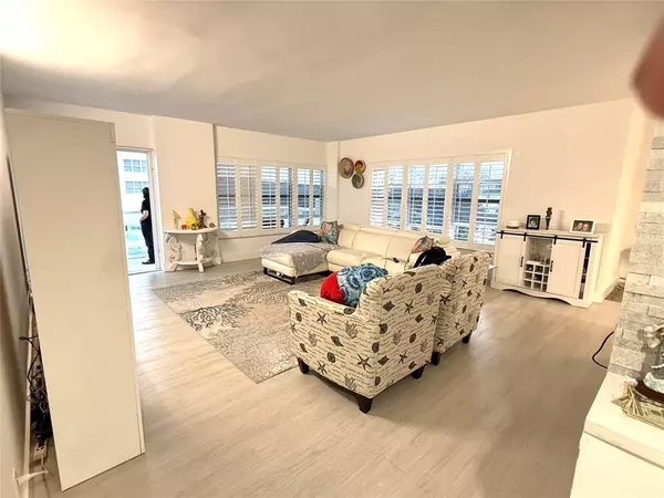 3550 Galt Ocean Dr #206, Fort Lauderdale, FL 33308