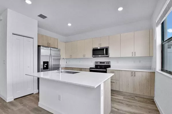 Pompano Beach, FL 33069,4083 SUNSET WAY