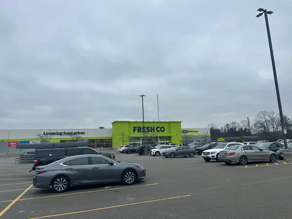 Vaughan, ON L4J 8W1,9200 Bathurst ST ##12/14