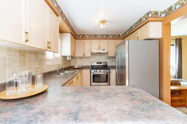 Barrie, ON L4N 7R2,230 Mary Anne DR